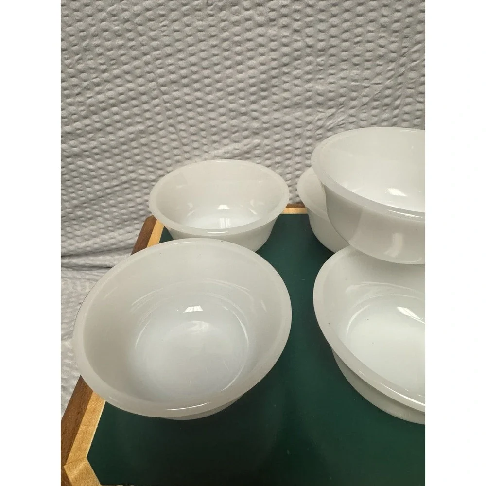 Vintage Set Of 7 Milk Glass 6 Oz Dessert Or Custard Bowels Made‎ In The USA